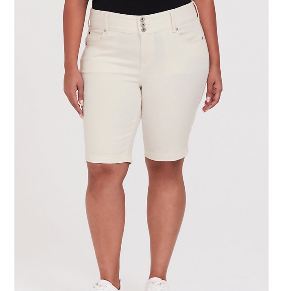 JEGGING BERMUDA SHORT - VINTAGE STRETCH OFF WHITE